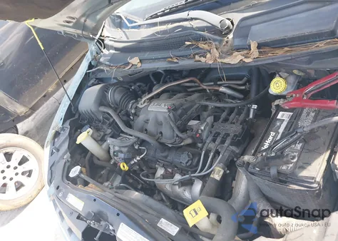 2010 Chrysler Town & Country Touring из США, поврежденный, VIN 2A4RR5D13AR348213